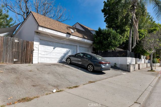 11667 Burbank, North Hollywood, CA 91601