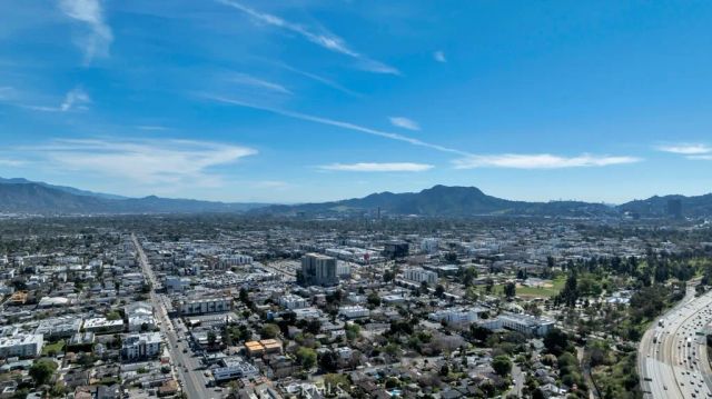 11667 Burbank, North Hollywood, CA 91601