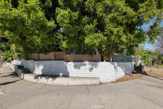 11667 Burbank, North Hollywood, CA 91601