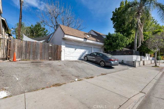 11667 Burbank, North Hollywood, CA 91601