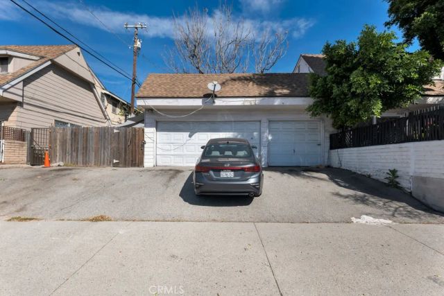 11667 Burbank, North Hollywood, CA 91601