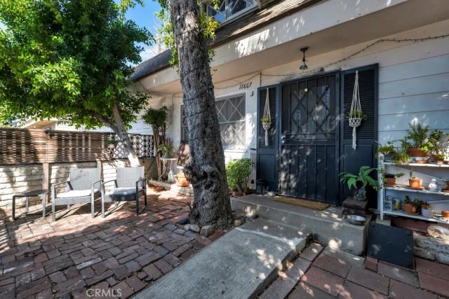 11667 Burbank, North Hollywood, CA 91601