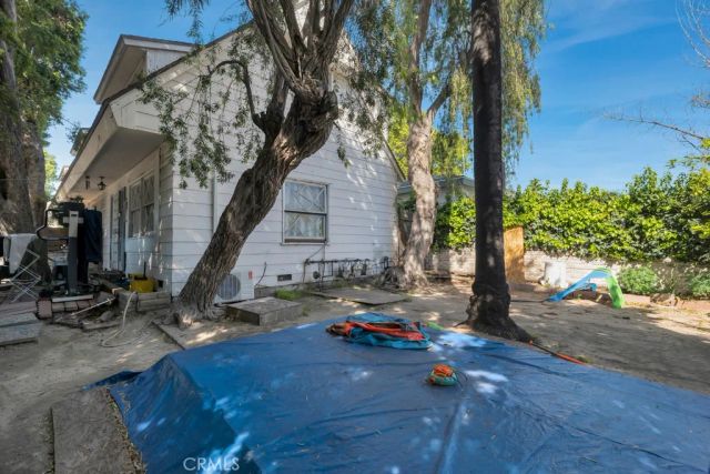 11667 Burbank, North Hollywood, CA 91601