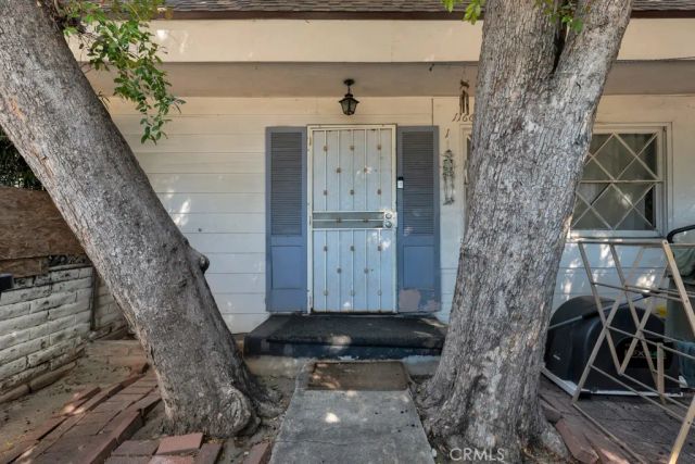 11667 Burbank, North Hollywood, CA 91601
