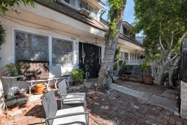 11667 Burbank, North Hollywood, CA 91601