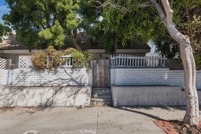 11667 Burbank, North Hollywood, CA 91601