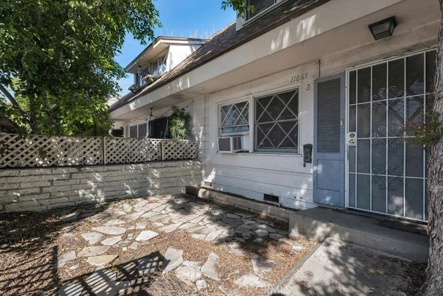 11667 Burbank, North Hollywood, CA 91601