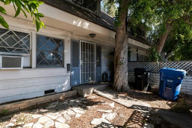 11667 Burbank, North Hollywood, CA 91601