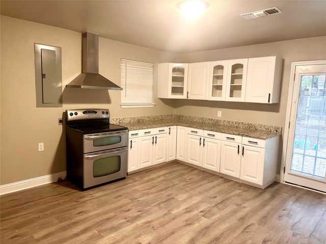 1822 Granada Street, Grand Prairie, TX 75051