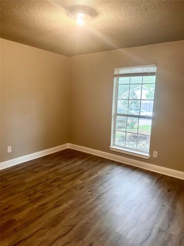 1822 Granada Street, Grand Prairie, TX 75051