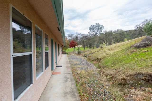 41508 Roaring River Court, Coarsegold, CA 93614