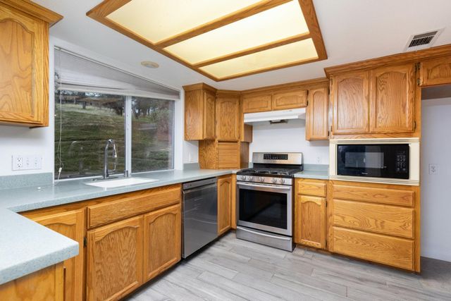 41508 Roaring River Court, Coarsegold, CA 93614