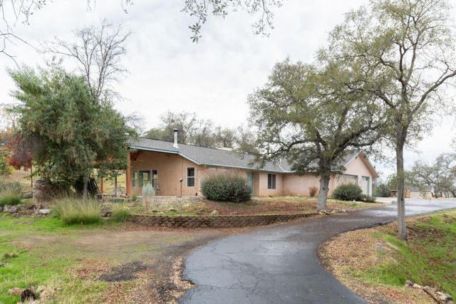 41508 Roaring River Court, Coarsegold, CA 93614