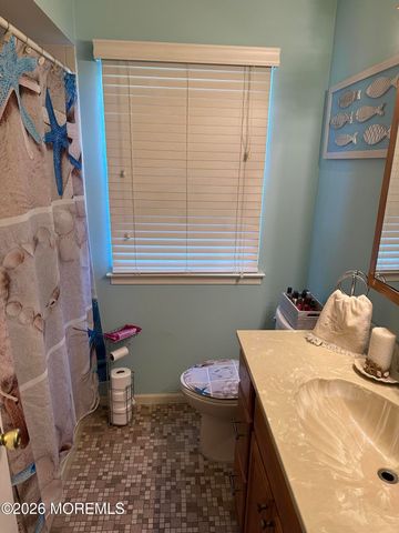 8 Appletree Road, Howell, NJ 07731