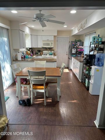 8 Appletree Road, Howell, NJ 07731