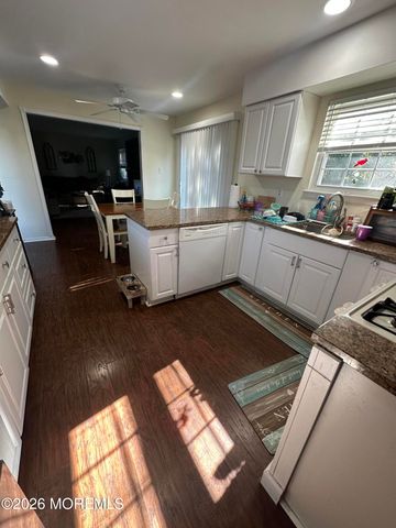 8 Appletree Road, Howell, NJ 07731