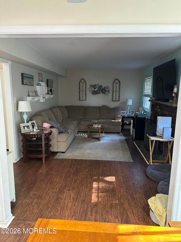 8 Appletree Road, Howell, NJ 07731