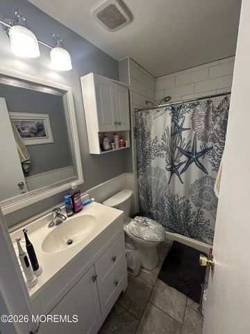 8 Appletree Road, Howell, NJ 07731