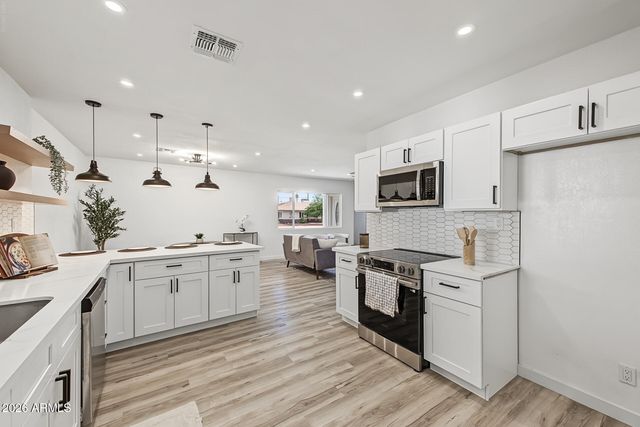 2328 W VILLAGE Drive, Phoenix, AZ 85023