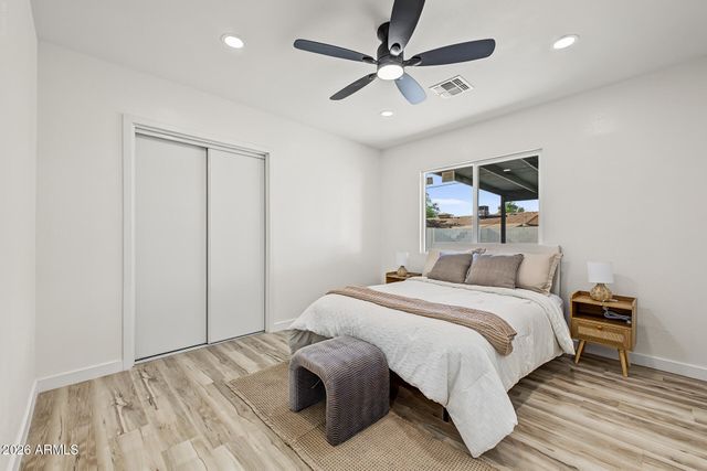 2328 W VILLAGE Drive, Phoenix, AZ 85023