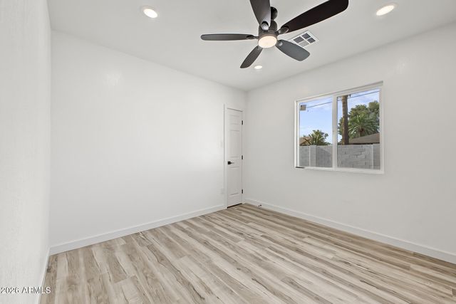 2328 W VILLAGE Drive, Phoenix, AZ 85023