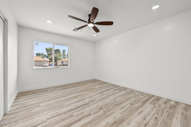 2328 W VILLAGE Drive, Phoenix, AZ 85023