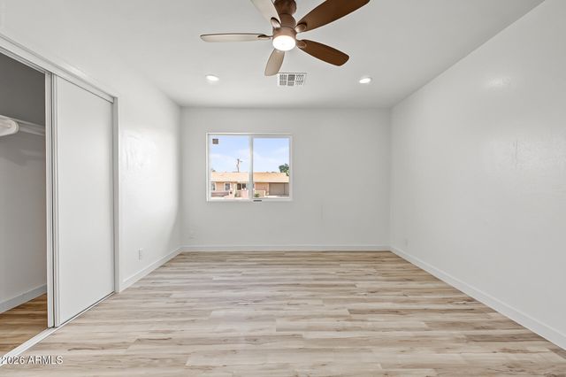 2328 W VILLAGE Drive, Phoenix, AZ 85023