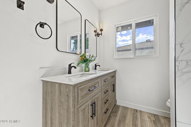 2328 W VILLAGE Drive, Phoenix, AZ 85023