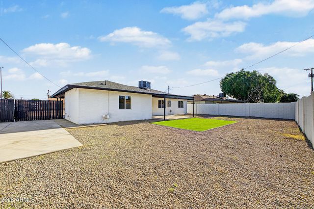 2328 W VILLAGE Drive, Phoenix, AZ 85023