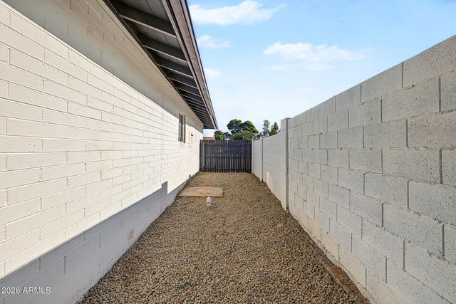 2328 W VILLAGE Drive, Phoenix, AZ 85023