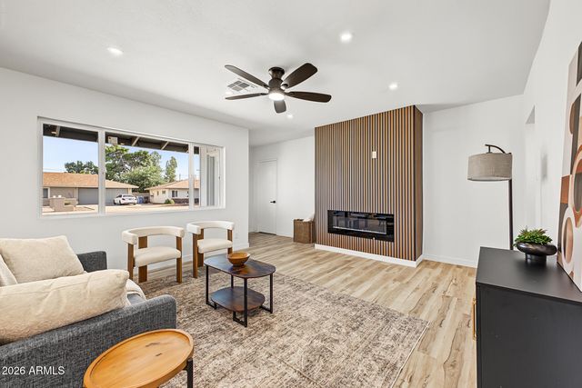 2328 W VILLAGE Drive, Phoenix, AZ 85023