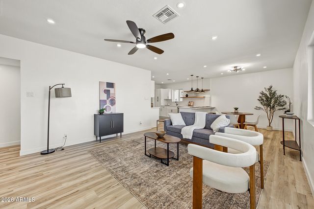 2328 W VILLAGE Drive, Phoenix, AZ 85023