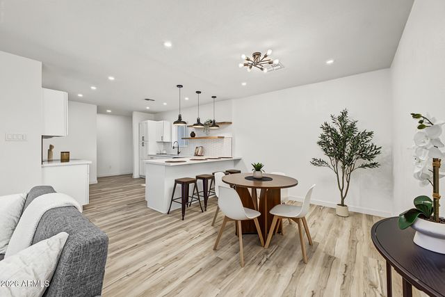 2328 W VILLAGE Drive, Phoenix, AZ 85023