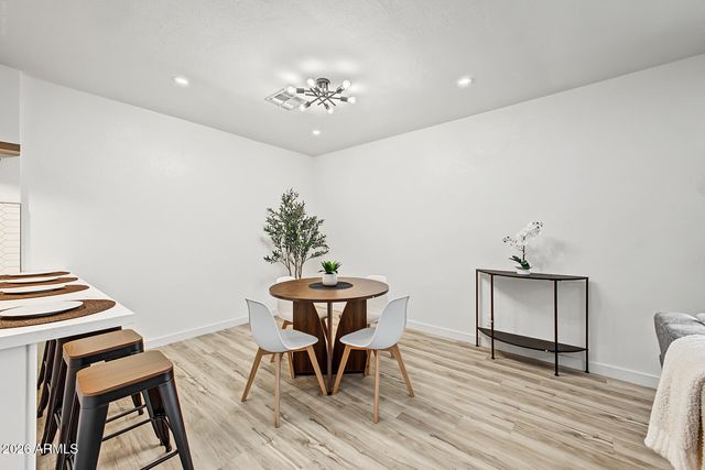 2328 W VILLAGE Drive, Phoenix, AZ 85023