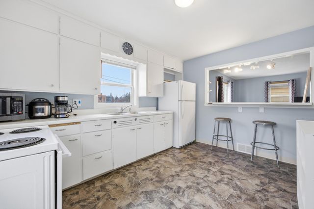 1321 9th Avenue S, Moorhead, MN 56560