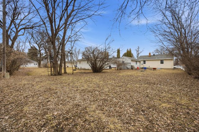 1321 9th Avenue S, Moorhead, MN 56560