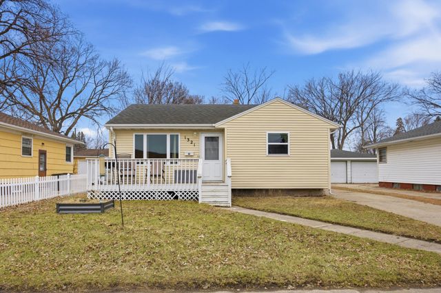 1321 9th Avenue S, Moorhead, MN 56560