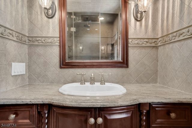 1010 Coolidge Rd, Elizabeth City, NJ 07208