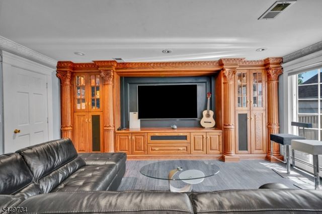 1010 Coolidge Rd, Elizabeth City, NJ 07208