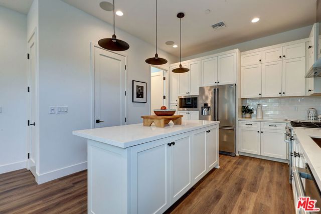 1445 S Redondo Boulevard, Los Angeles, CA 90019
