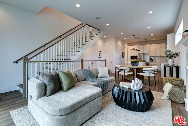1445 S Redondo Boulevard, Los Angeles, CA 90019