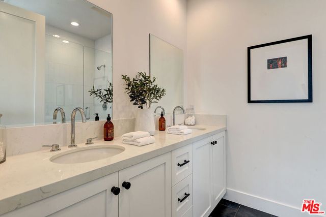 1445 S Redondo Boulevard, Los Angeles, CA 90019