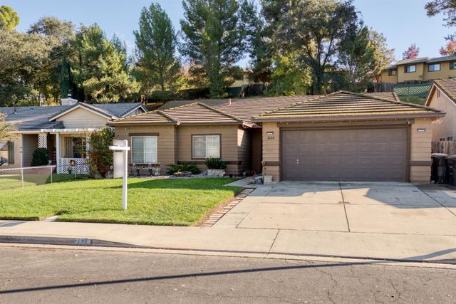 2628 Briarcliff Dr, Riverbank, CA 95367