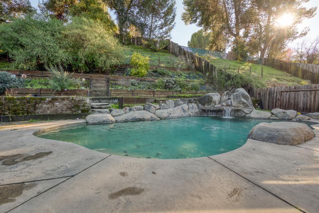 2628 Briarcliff Dr, Riverbank, CA 95367