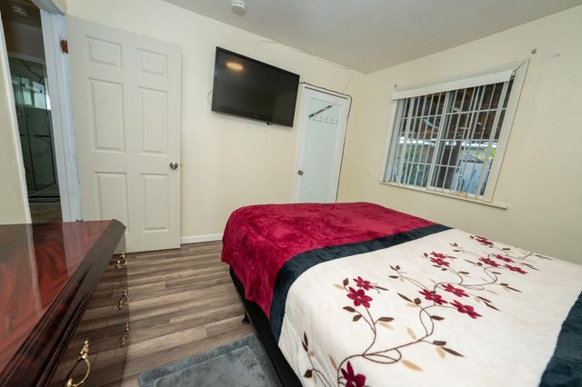 5250 Alcott Dr, Sacramento, CA 95820