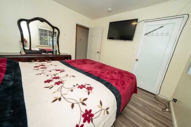 5250 Alcott Dr, Sacramento, CA 95820