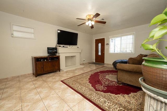 5250 Alcott Dr, Sacramento, CA 95820