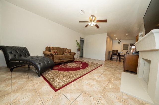 5250 Alcott Dr, Sacramento, CA 95820