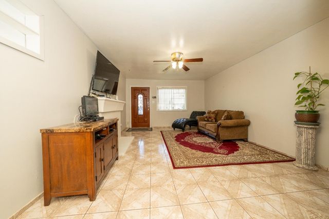 5250 Alcott Dr, Sacramento, CA 95820