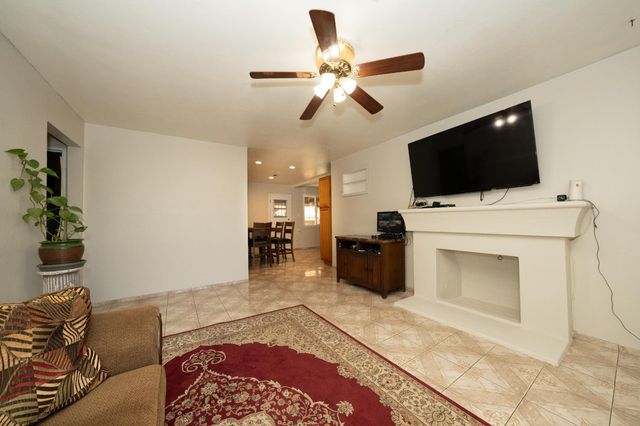 5250 Alcott Dr, Sacramento, CA 95820